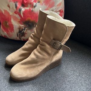 Arche Nubuck/Suede sheepskin shearling gum soled booties Sz 39 or 8 or 8.5 EUC